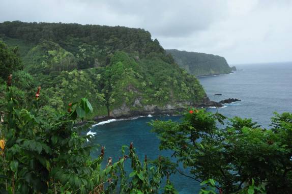 Belíssima paisagem na estrada para Hana, na costa leste de Maui, no Havaí